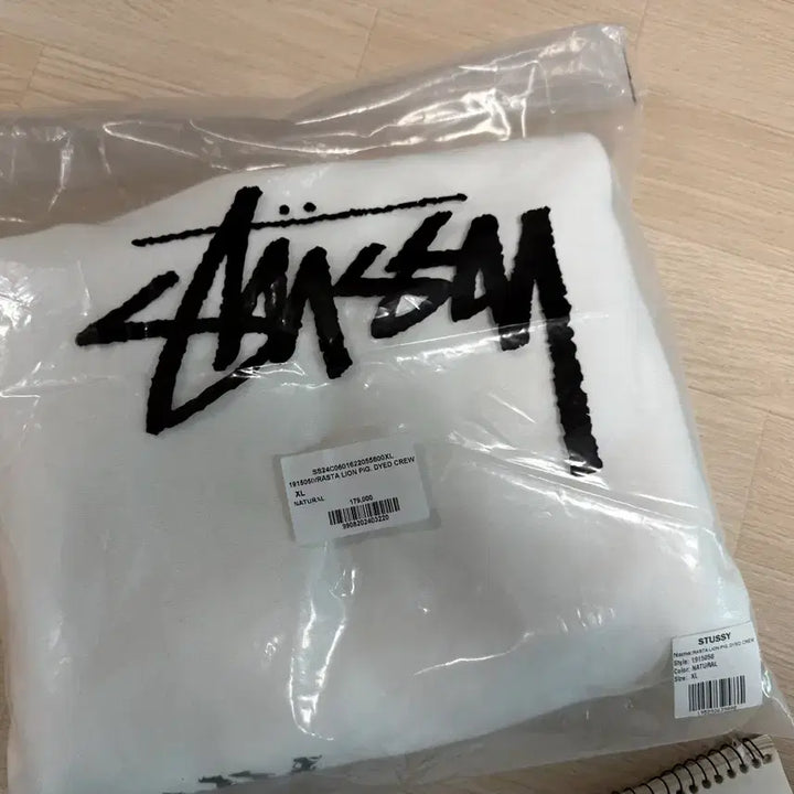 [BUNJANG] Stussy Ryan Pigment Sweatshirt White (XL) / [XL] 스투시 라이언 피그먼트 맨투맨 화이트 판매합니다.
