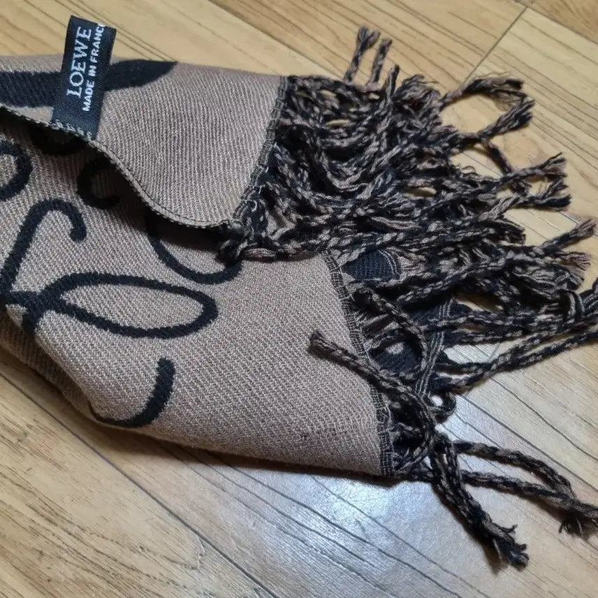 [BUNJANG] LOEWE Scarf Black/Beige / LOEWE 로에베 남녀공용 양면 로고 머플러 목도리  블랙/베이지 구제