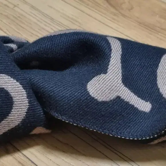 [BUNJANG] LOEWE Scarf Black/Beige / LOEWE 로에베 남녀공용 양면 로고 머플러 목도리  블랙/베이지 구제