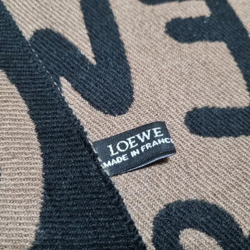 [BUNJANG] LOEWE Scarf Black/Beige / LOEWE 로에베 남녀공용 양면 로고 머플러 목도리  블랙/베이지 구제
