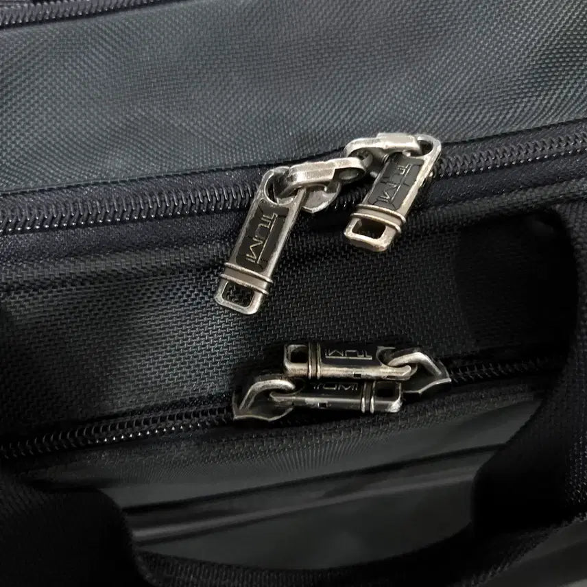 [BUNJANG] Tumi Alpha 2 Expandable Travel Carry On Satchel Boston Bag / <정품등록투미  익스펜더블 알파2 트래블 캐리온 사첼 보스턴백>어깨끈없음