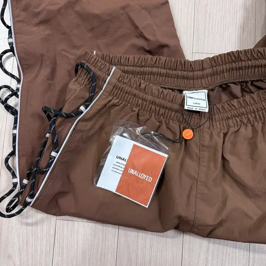 [BUNJANG] Unnolo'd Nylon Pants - Brown (L) / [새제품/L] 어널로이드 스트링 나일론 팬츠 - 브라운
