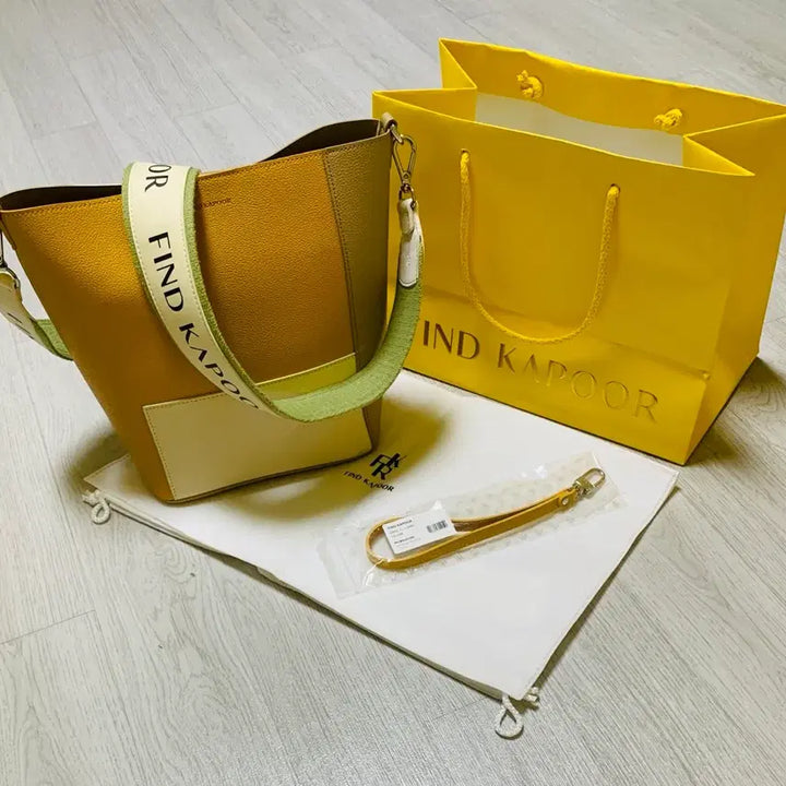 [BUNJANG] FIND KAPOOR PANA Bag 20 Basic Yellow Combo Handbag / [FIND KAPOOR] 파인드 카푸어 파나백 20 베이직 옐로우 콤비