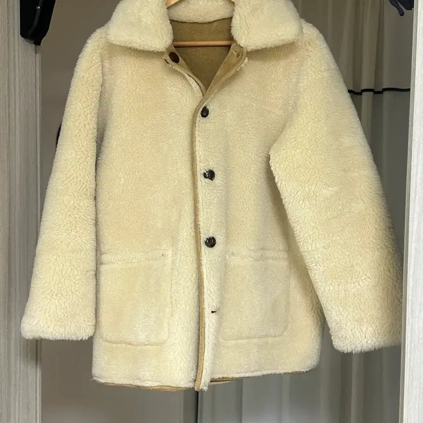 [BUNJANG] Basil Mellow Reversible Mustang / 바질 멜로우 무스탕 리버시블