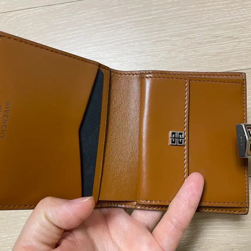 [BUNJANG] Givenchy Card Wallet / 지방시 반지갑 새제품