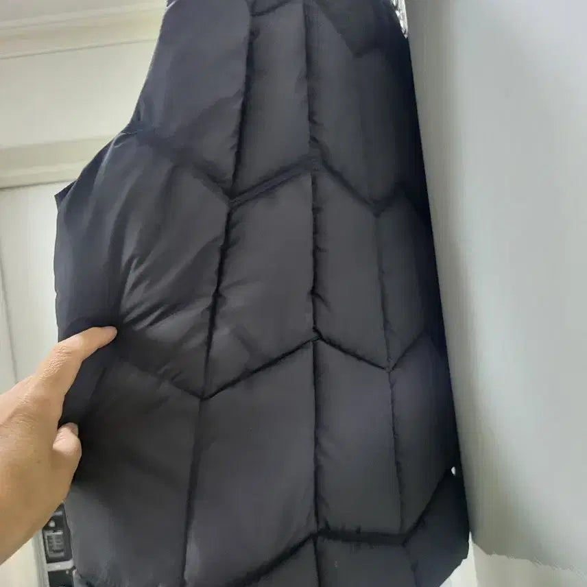 [BUNJANG] Black Padded Vest (Women's) / 블랙 패딩 조끼 여성용. 77