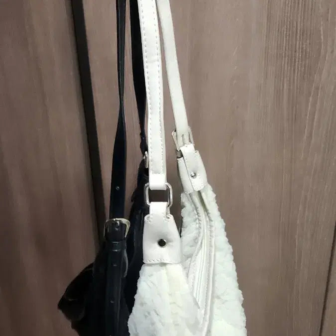 [BUNJANG] Shoulder Bag / 레이스 셔링 화이트 블랙 숄더백