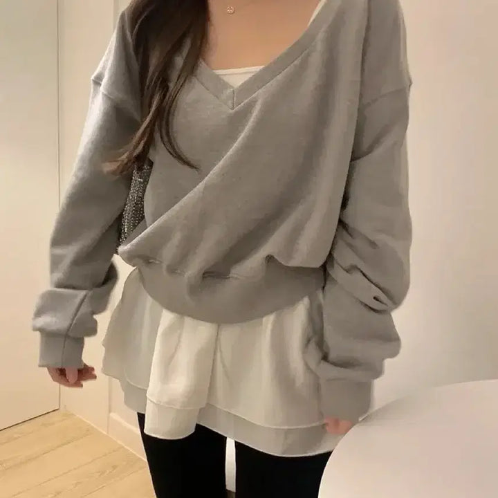 [BUNJANG] V-Neck Gray Sweatshirt / V넥 브이넥 맨투맨 그레이