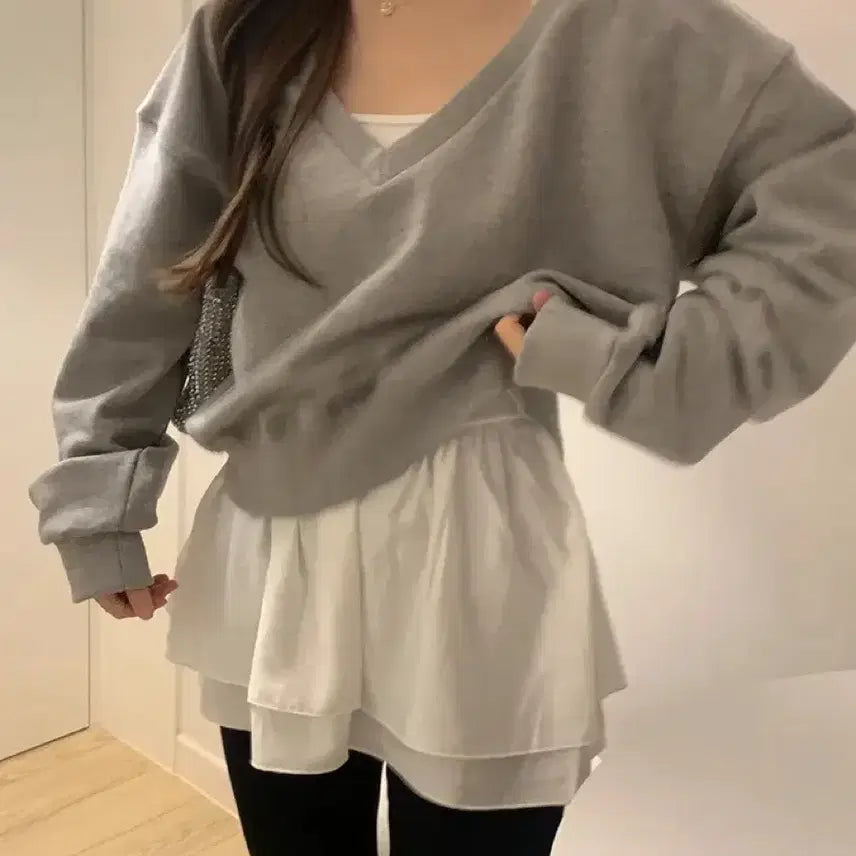 [BUNJANG] V-Neck Gray Sweatshirt / V넥 브이넥 맨투맨 그레이