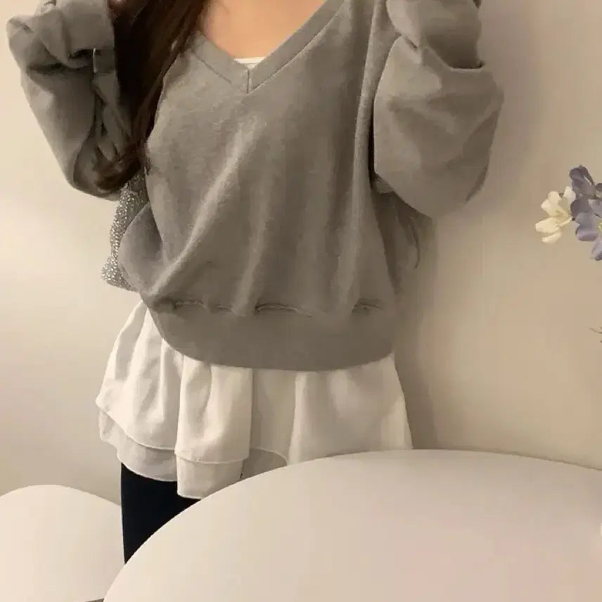 [BUNJANG] V-Neck Gray Sweatshirt / V넥 브이넥 맨투맨 그레이
