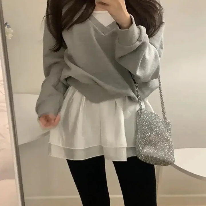 [BUNJANG] V-Neck Gray Sweatshirt / V넥 브이넥 맨투맨 그레이