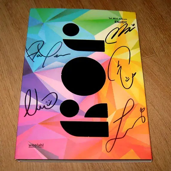 woo!ah! ( 우아! ) 친필싸인 - 미니 1집 JOY