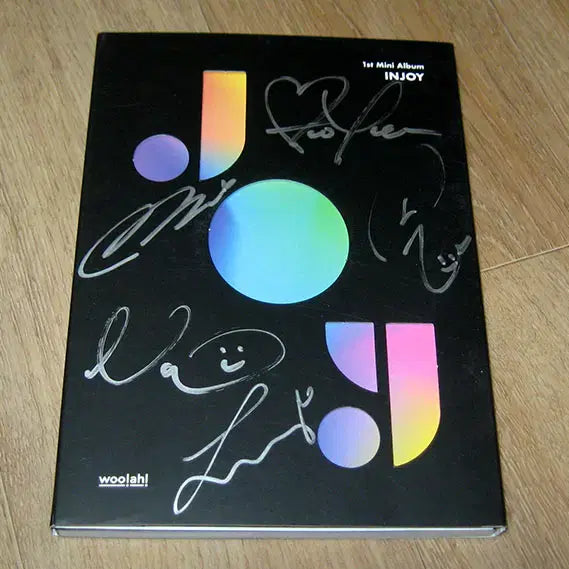 woo!ah! ( 우아! ) 친필싸인 - 미니 1집 JOY