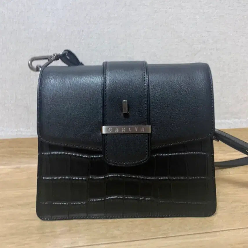 [BUNJANG] Carlyn Crossbody Bag / 칼린 크로스백