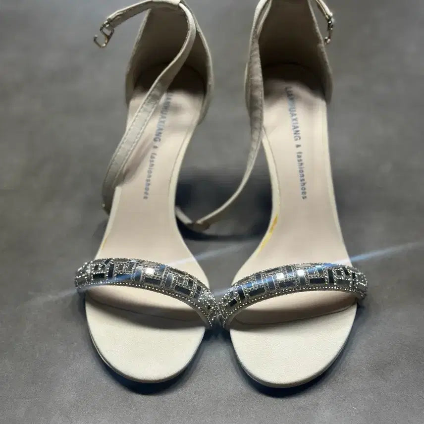 [BUNJANG] Ivory Cubic Zirconia Strap Platform Heel Sandals / 아이보리 큐빅 스트랩 가보시힐 샌들 11cm (230/36)
