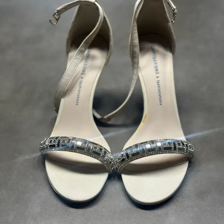 [BUNJANG] Ivory Cubic Zirconia Strap Platform Heel Sandals / 아이보리 큐빅 스트랩 가보시힐 샌들 11cm (230/36)