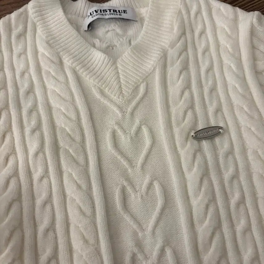[BUNJANG] Love is True Cable Knit Crop Top / 러브이즈트루 꽈배기 크롭니트