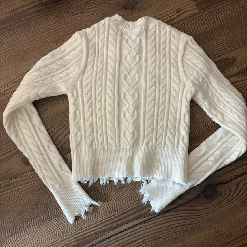 [BUNJANG] Love is True Cable Knit Crop Top / 러브이즈트루 꽈배기 크롭니트