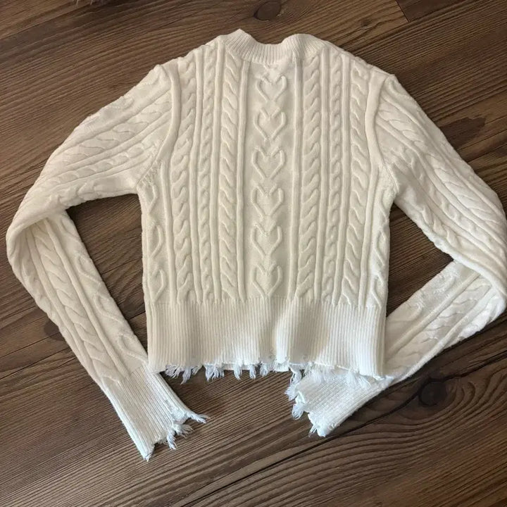 [BUNJANG] Love is True Cable Knit Crop Top / 러브이즈트루 꽈배기 크롭니트