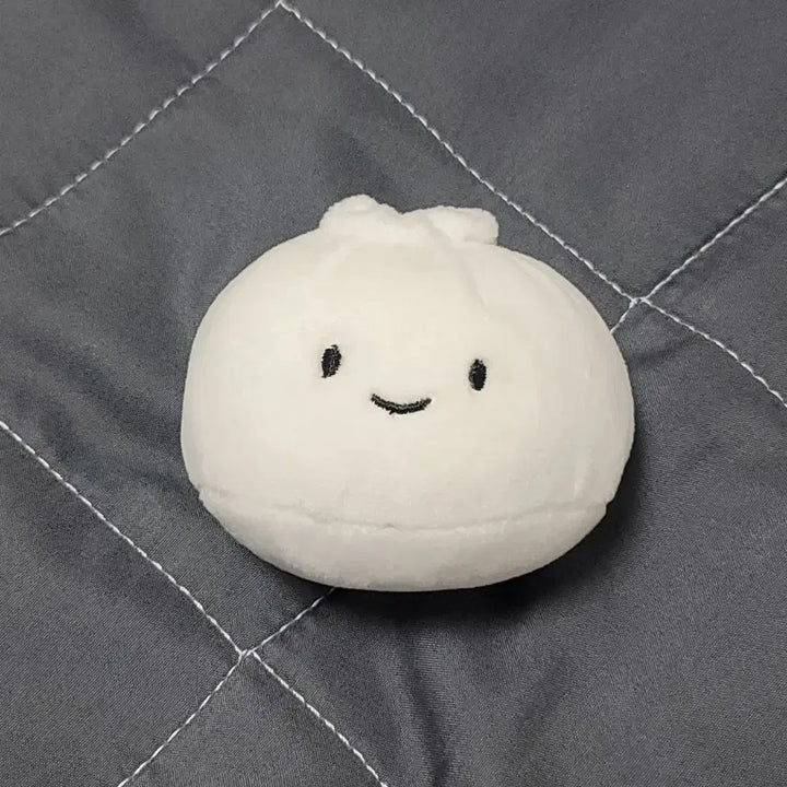 [BUNJANG] Steamed Bread Dumpling Plush Keychain / [판매] 찐빵 만두 인형 키링 팔아요