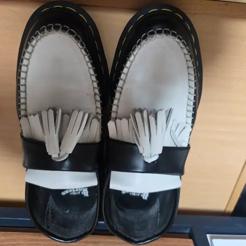 [BUNJANG] Dr. Martens Adrian Tassel Loafer Black/White 37 / 닥터마틴  아드리안 태슬 로퍼 블랙/화이트  37