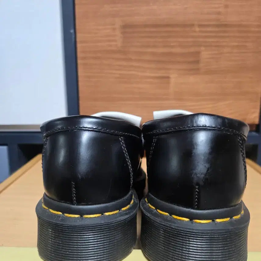 [BUNJANG] Dr. Martens Adrian Tassel Loafer Black/White 37 / 닥터마틴  아드리안 태슬 로퍼 블랙/화이트  37