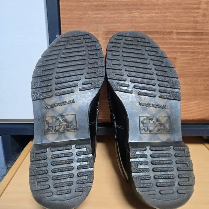 [BUNJANG] Dr. Martens Adrian Tassel Loafer Black/White 37 / 닥터마틴  아드리안 태슬 로퍼 블랙/화이트  37