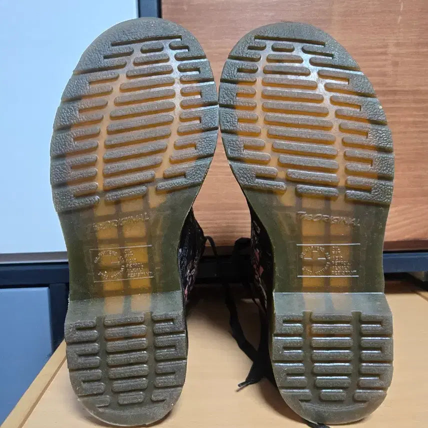 [BUNJANG] Dr. Martens Floral Black Boots / 닥터마틴 플로럴 블랙 부츠 uk4