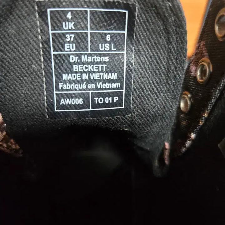 [BUNJANG] Dr. Martens Floral Black Boots / 닥터마틴 플로럴 블랙 부츠 uk4