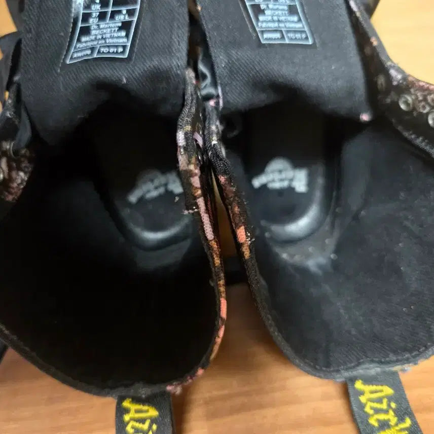 [BUNJANG] Dr. Martens Floral Black Boots / 닥터마틴 플로럴 블랙 부츠 uk4