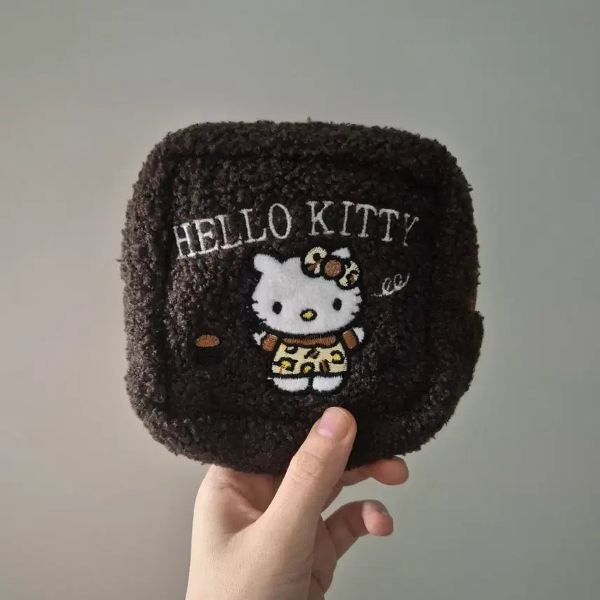 [BUNJANG] Hello Kitty Brown Faux Fur Pouch / 헬로키티 브라운 뽀글이 파우치