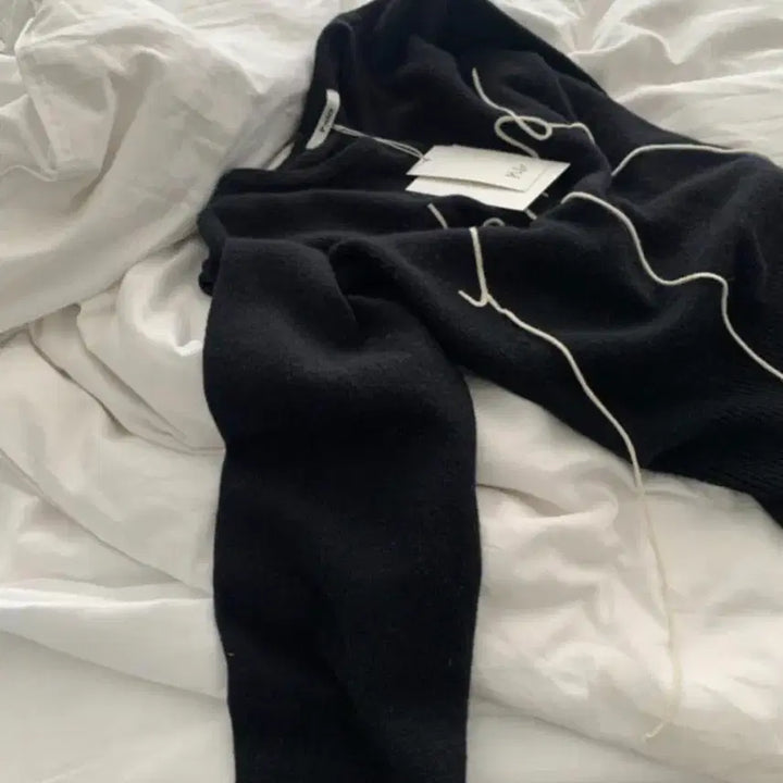 [BUNJANG] Poster Cashmere Knit Black / 포스터 poster 캐시미어 니트(블랙)