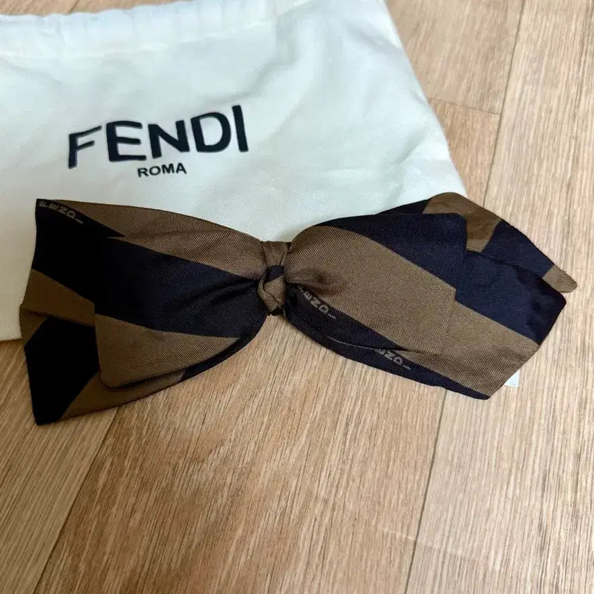 [BUNJANG] Fendi Oversized Hairpin / 펜디 빅 사이즈 헤어핀
