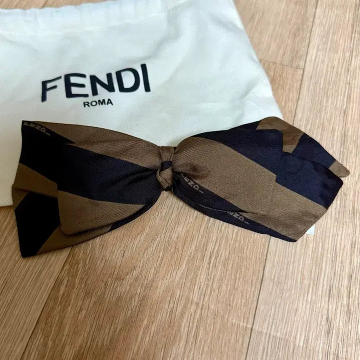 [BUNJANG] Fendi Oversized Hairpin / 펜디 빅 사이즈 헤어핀
