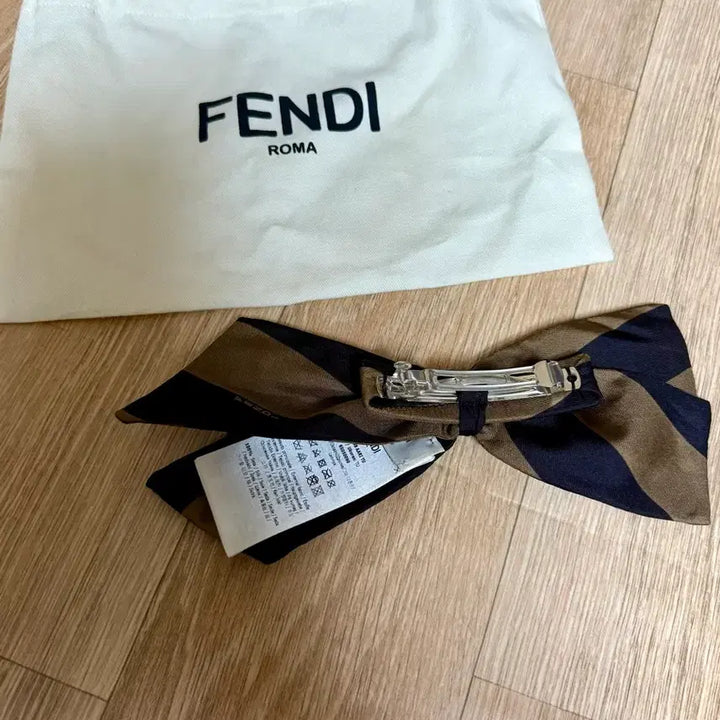 [BUNJANG] Fendi Oversized Hairpin / 펜디 빅 사이즈 헤어핀