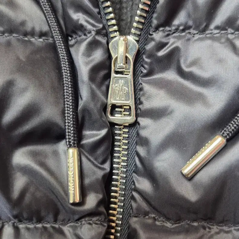 [BUNJANG] Moncler Hooded Zip-up Knit Padded Jacket / 몽클레어 후드집업 니트패딩(새상품)