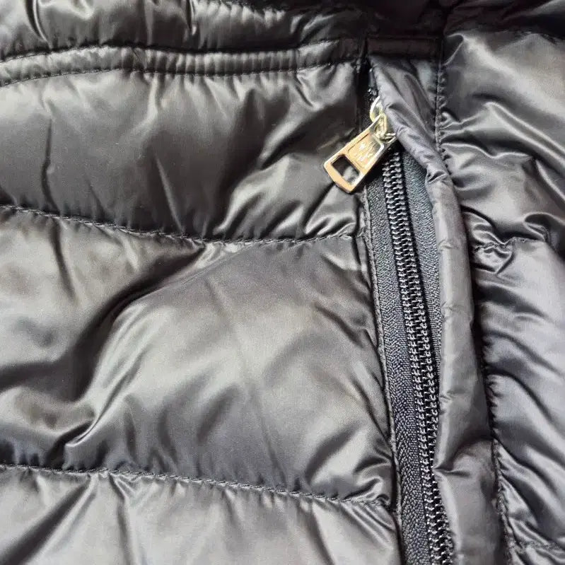 [BUNJANG] Moncler Hooded Zip-up Knit Padded Jacket / 몽클레어 후드집업 니트패딩(새상품)