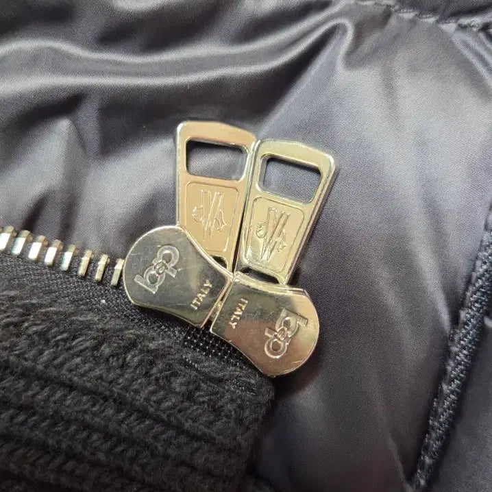 [BUNJANG] Moncler Hooded Zip-up Knit Padded Jacket / 몽클레어 후드집업 니트패딩(새상품)