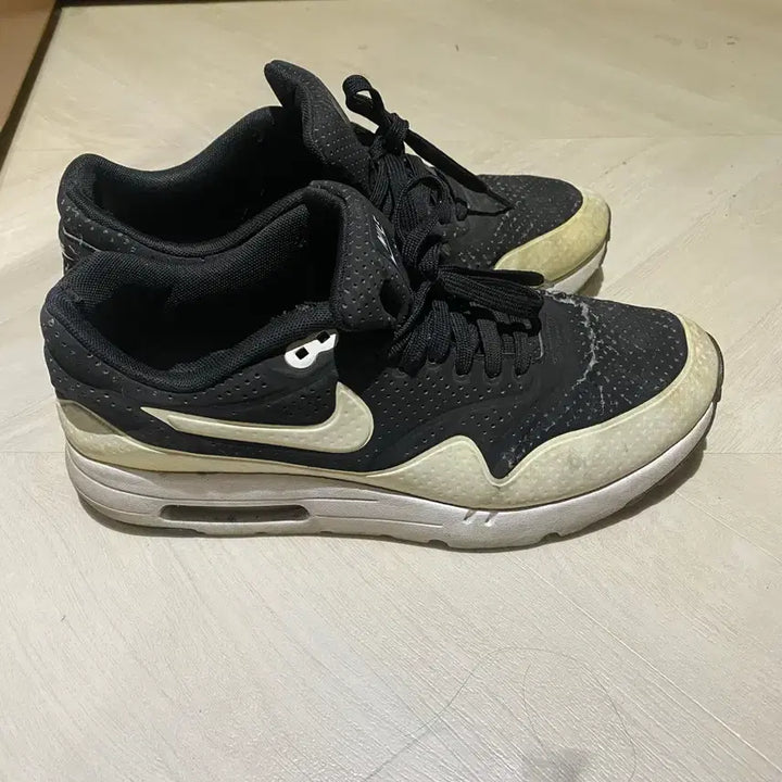 [BUNJANG] Nike Air Max 1 Ultra Moire Sneakers / 맥스1 울트라모이어 270