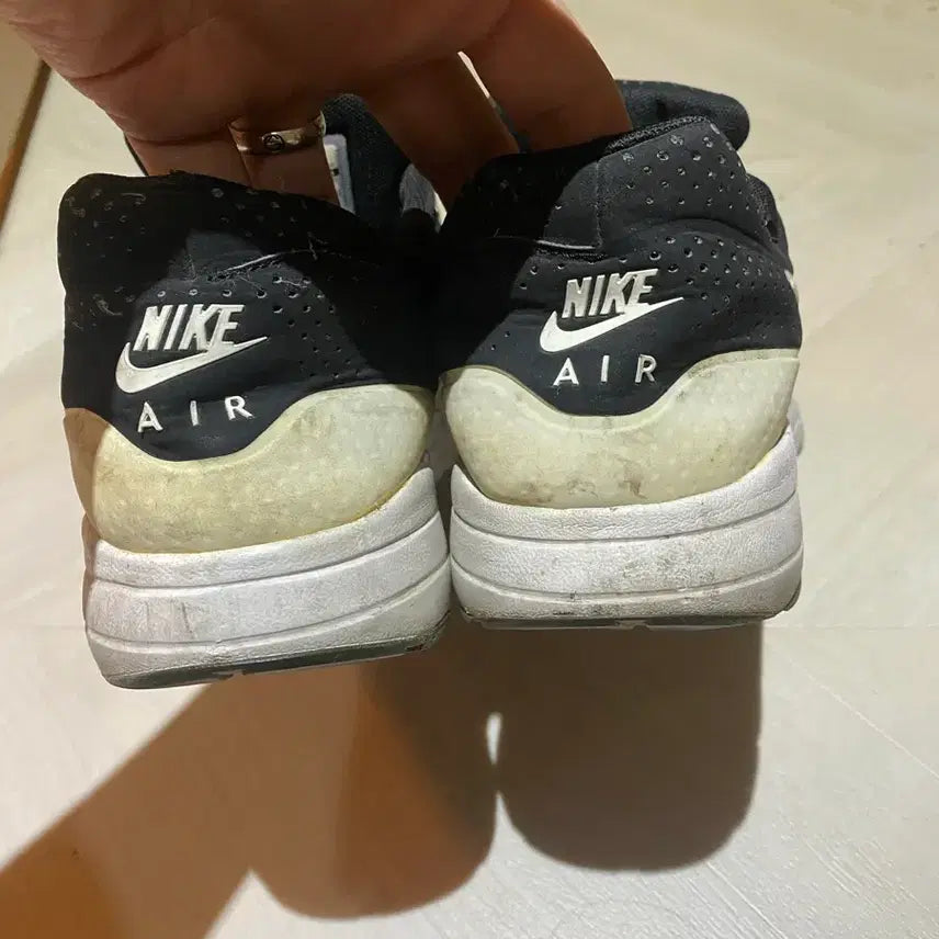 [BUNJANG] Nike Air Max 1 Ultra Moire Sneakers / 맥스1 울트라모이어 270
