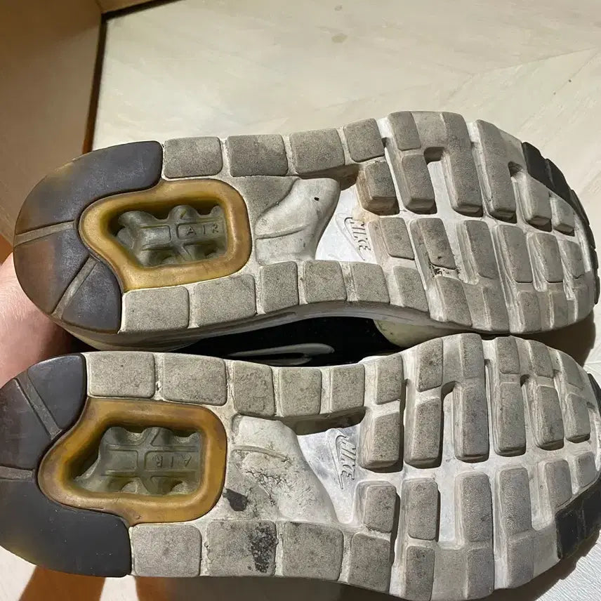 [BUNJANG] Nike Air Max 1 Ultra Moire Sneakers / 맥스1 울트라모이어 270