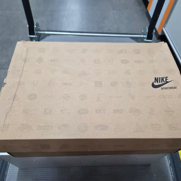 [BUNJANG] Nike Dunk High Premium Yellow Splatter Sneakers / 나이키 덩크하이 프리미엄 새제품(2009년도 모델)