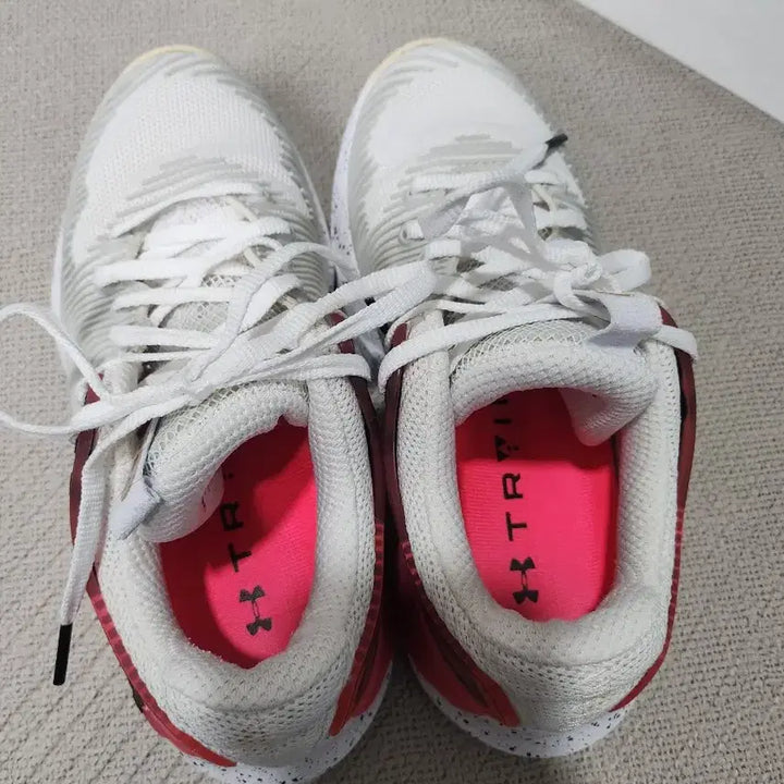 [BUNJANG] Under Armour Running Shoes White 235mm / 언더아머 런닝화 화이트 235mm(세탁ㅇ)