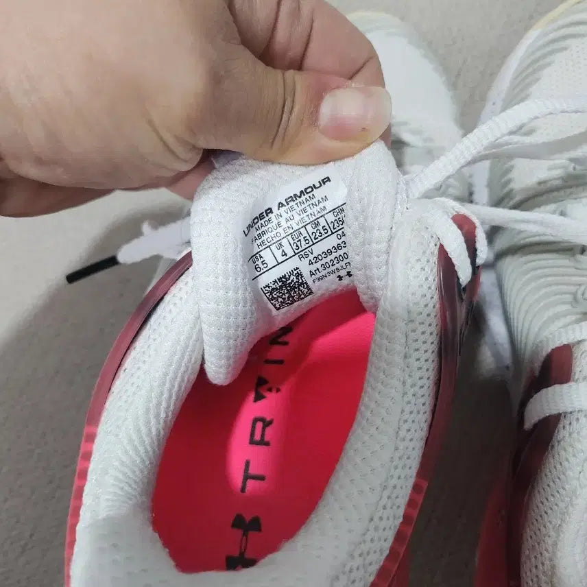 [BUNJANG] Under Armour Running Shoes White 235mm / 언더아머 런닝화 화이트 235mm(세탁ㅇ)