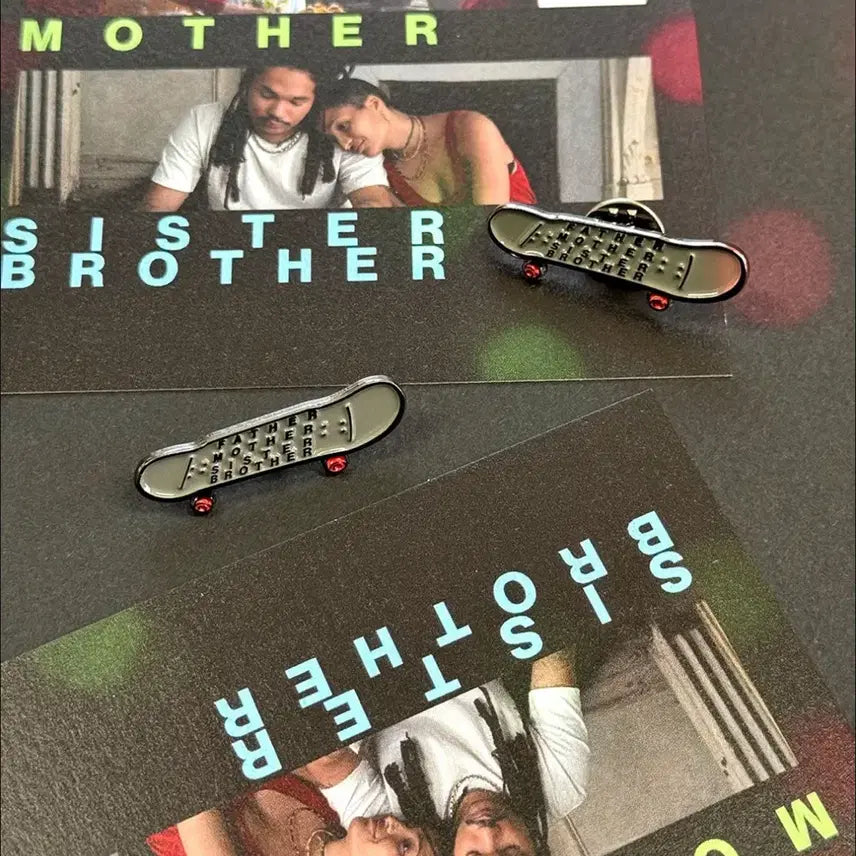 [BUNJANG] Father Mother Sister Brother 3-Piece Badge Set / (최저가)영화 파더마더시스터브라더 뱃지3종 세트 반값 판매3->1.5