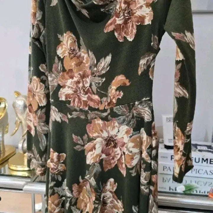 [BUNJANG] Unbranded Floral Pattern Long Dress / 새상품급 플라워 패턴 롱 원피스 카키색44반55반