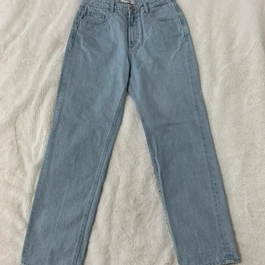[BUNJANG] AMOMENTO Regular Denim Pants (Light Blue) / 아모멘토 레귤러 데님 팬츠(라이트블루)