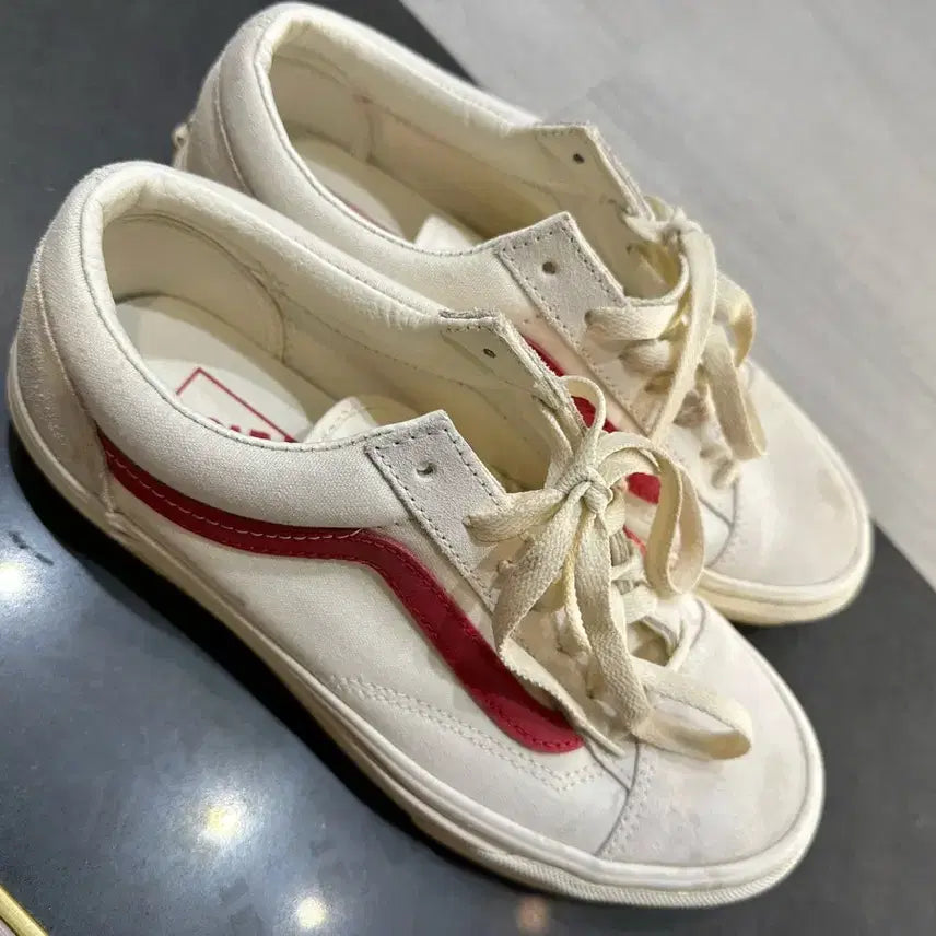 [SOLD OUT] 반스 올드스쿨 아이보리/레드 스니커즈 240