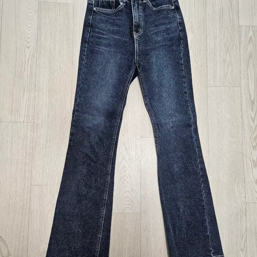 [BUNJANG] Wannabe Muse Semi Bootcut Fleece Jeans / 워너비뮤즈 세미 부츠컷 기모 청바지 (딥블루 S)