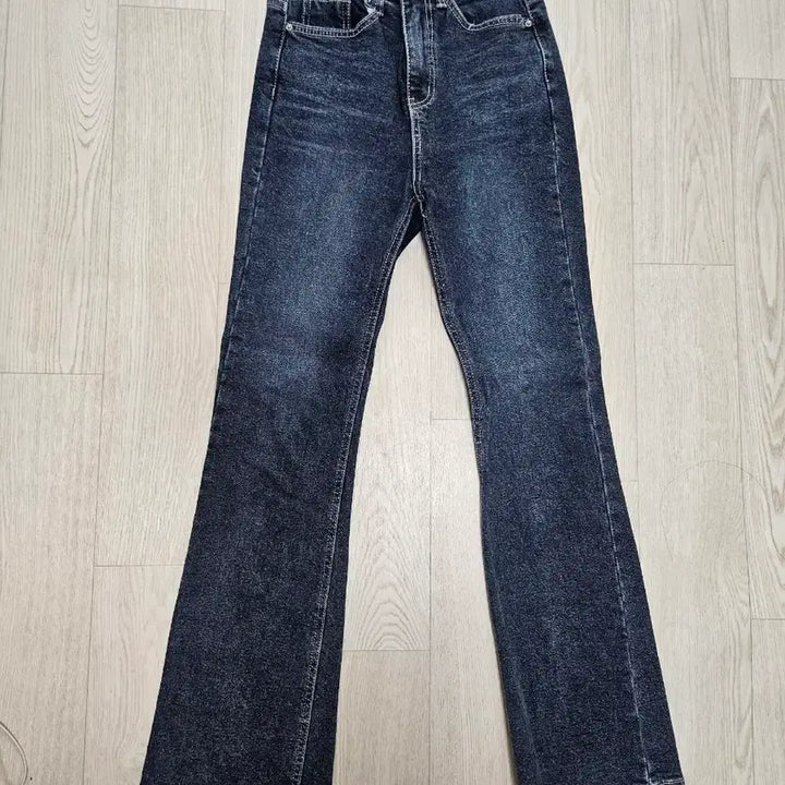 [BUNJANG] Wannabe Muse Semi Bootcut Fleece Jeans / 워너비뮤즈 세미 부츠컷 기모 청바지 (딥블루 S)